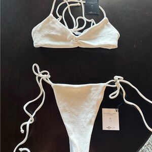 Skatie bikini in white